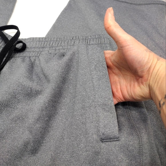 NHL Boston Bruins Logo Heather Gray Fleece Lined Wide Leg Sweatpants - Picture 5 of 16